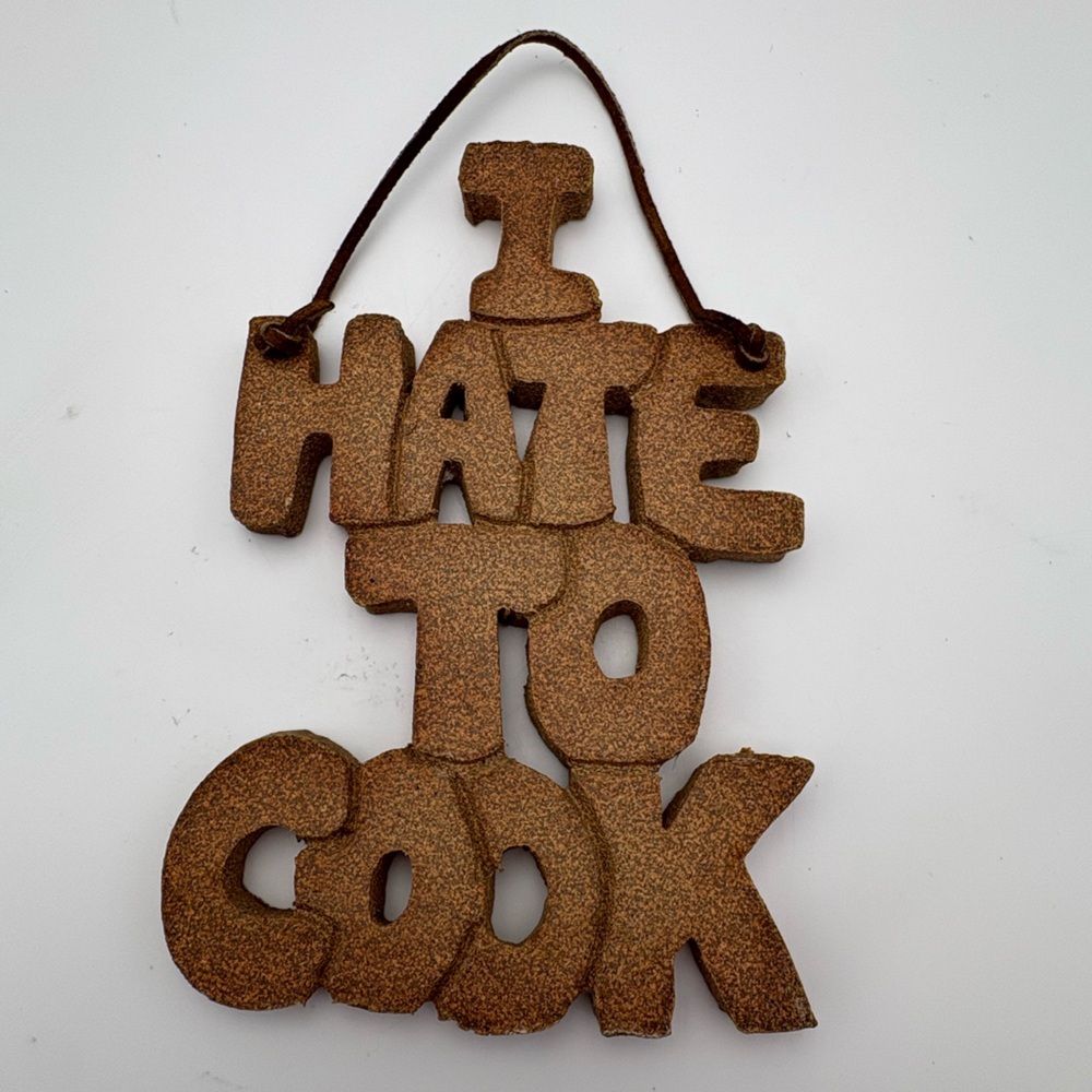 Vintage 1970’s Pottery “I Hate To Cook” Wall Hanging - Picture 2 of 8